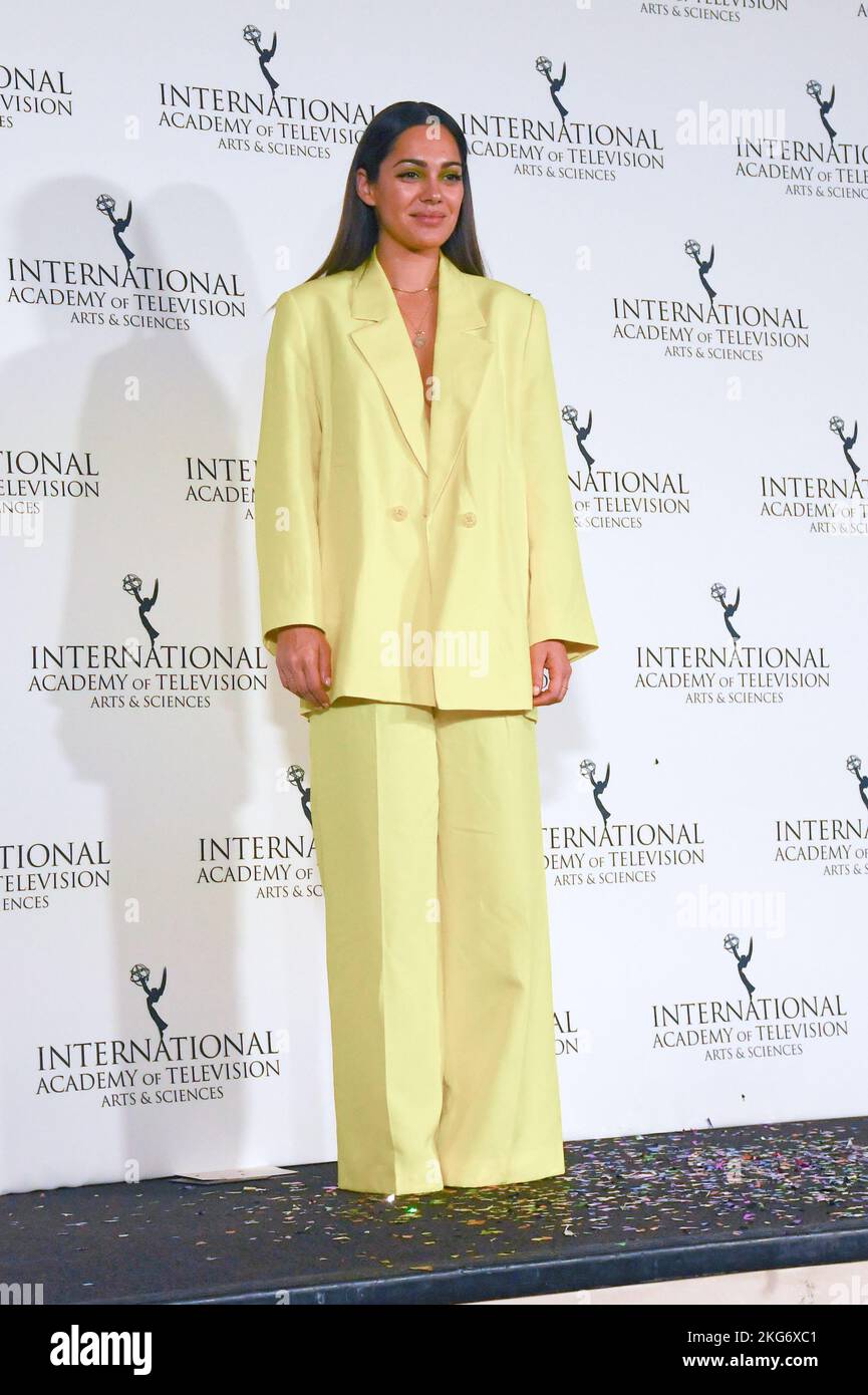 New York, USA. 21.. November 2022. Nilam Farooq am 21. November 2022 im Pressesaal der International Emmy Awards im New York Hilton in New York, NY. (Foto von Efren Landaos/Sipa USA) Quelle: SIPA USA/Alamy Live News Stockfoto