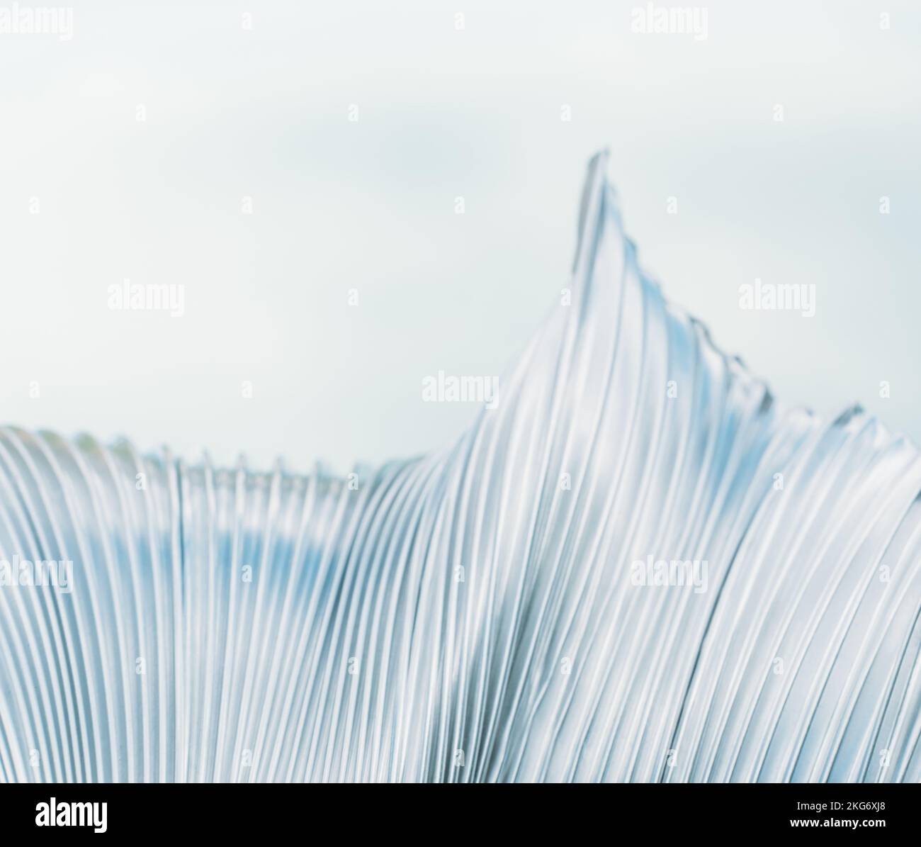 Schwarzweißer Hintergrund gerippte Textur 3D-Rendering aus geripptem Metall Stockfoto