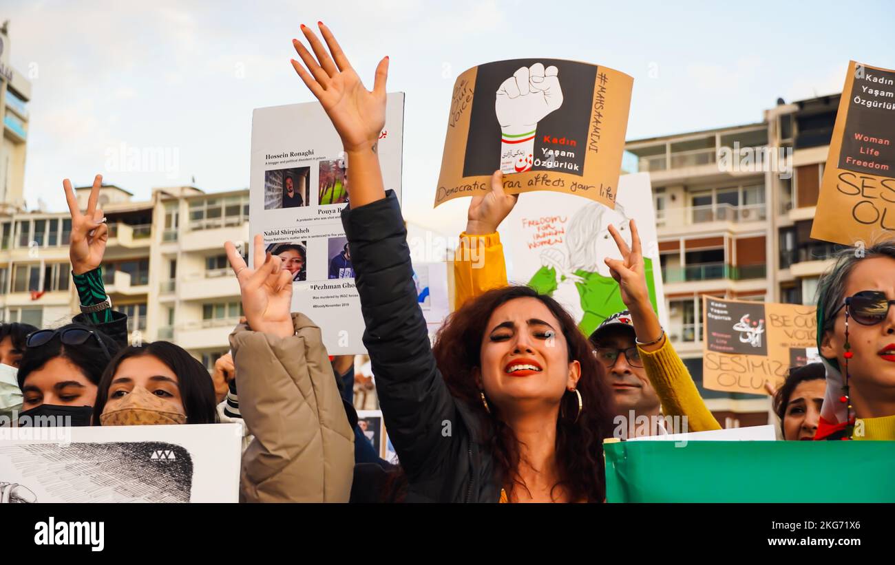 Izmir, Türkei, Türkei. 19.. November 2022. Die iranische Bevölkerung in Izmir, insbesondere 