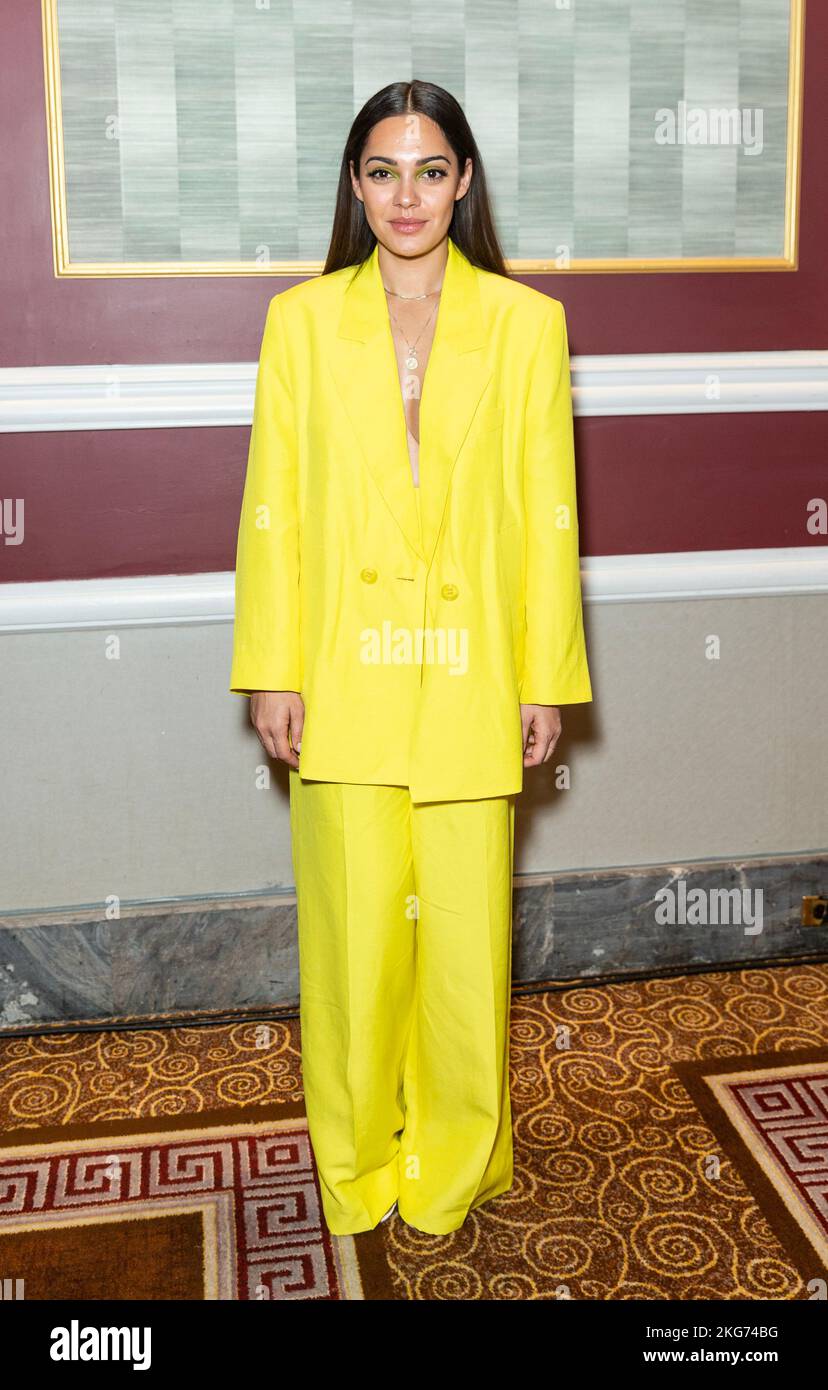 Nilam Farooq nimmt am 21. November 2022 am Pressenzimmer der International Emmy Awards 50. im Hilton Hotel in New York Teil Stockfoto