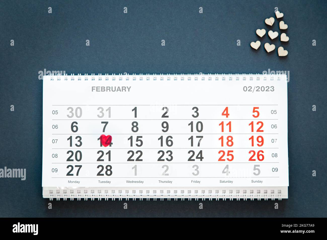 Valentinstag Hintergrund, Datum Februar 14 auf Kalender, flach liegend, Draufsicht. Stockfoto