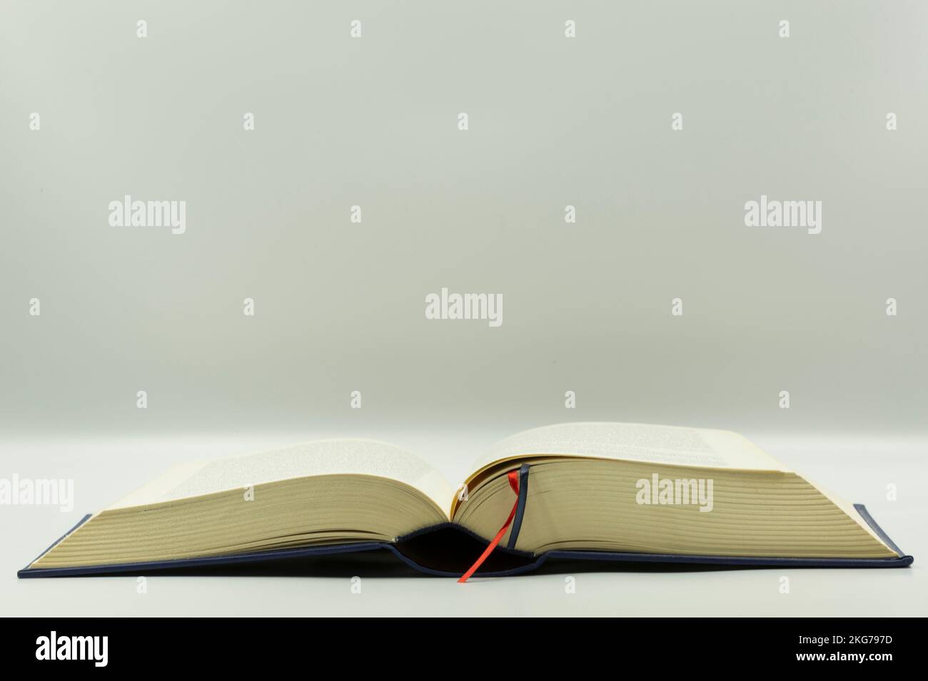 Die unverzichtbare Quelle von Wissens- und Bildungsbüchern, Hardcover- und großen Büchern Stockfoto