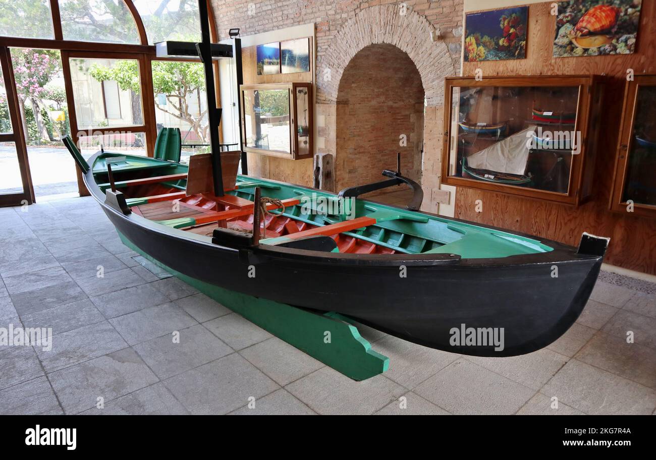 Scilla - Barca per il Pesce spada in esposizione a Castello Ruffo Stockfoto