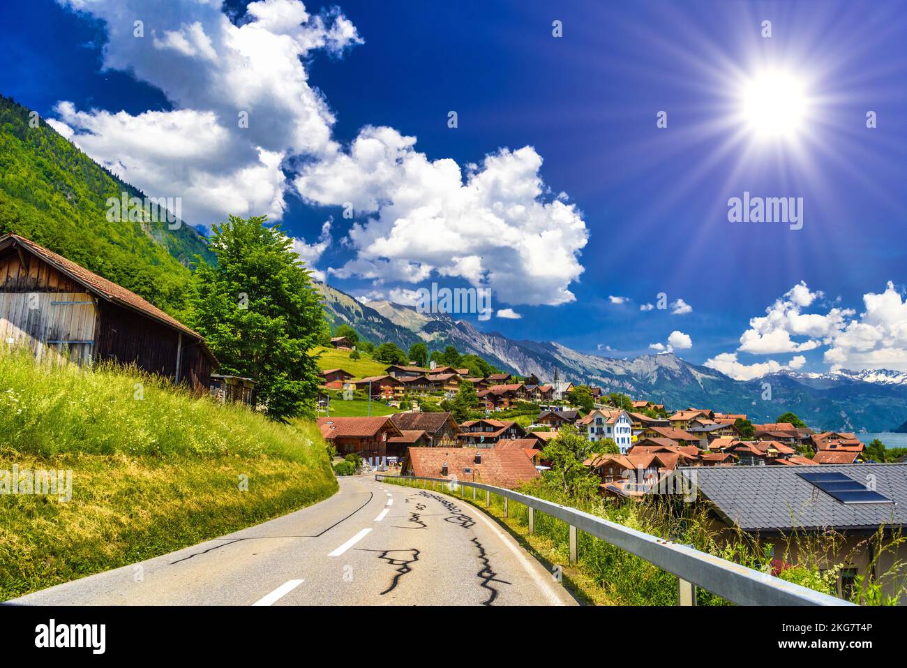Straße im Dorf, den Brienzersee, Oberried am Brienzersee, Interlaken ...