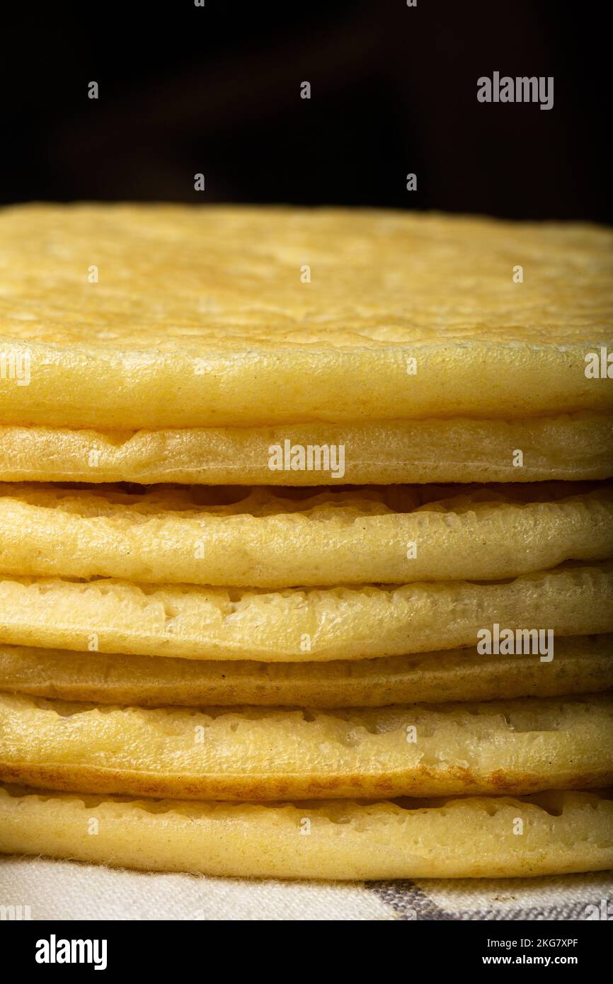 Nahaufnahme einer Reihe marokkanischer Pfannkuchen Stockfoto