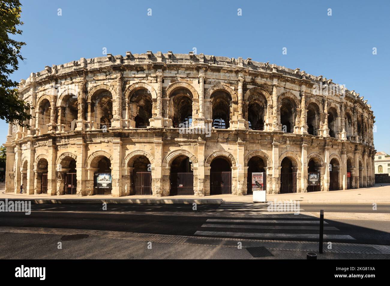 Römisch,Amphitheater von Nîmes,Arènes de Nîmes,Arena,kolosseum,erhalten,Struktur,antik,Gebäude,in,Zentrum,von,Nimes,Languedoc,Region,beliebt,Tourist,Lage,mit,vielen,Attraktionen,einschließlich,beeindruckend,Les Arenas,römisch,Amphitheater,und,Maison Carrée,Südfrankreich,Frankreich,Franzosen,August,europäische,alte,Gladiatoren,Sommer,alte,europäische,Gladiatoren, Stockfoto