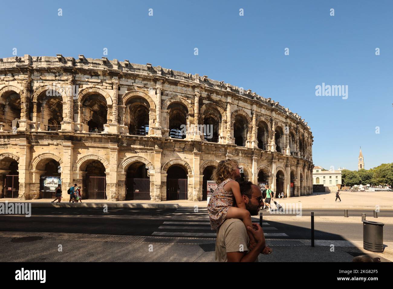 Römisch,Amphitheater von Nîmes,Arènes de Nîmes,Arena,kolosseum,erhalten,Struktur,antik,Gebäude,in,Zentrum,von,Nimes,Languedoc,Region,beliebt,Tourist,Lage,mit,vielen,Attraktionen,einschließlich,beeindruckend,Les Arenas,römisch,Amphitheater,und,Maison Carrée,Südfrankreich,Frankreich,Franzosen,August,europäische,alte,Gladiatoren,Sommer,alte,europäische,Gladiatoren, Stockfoto