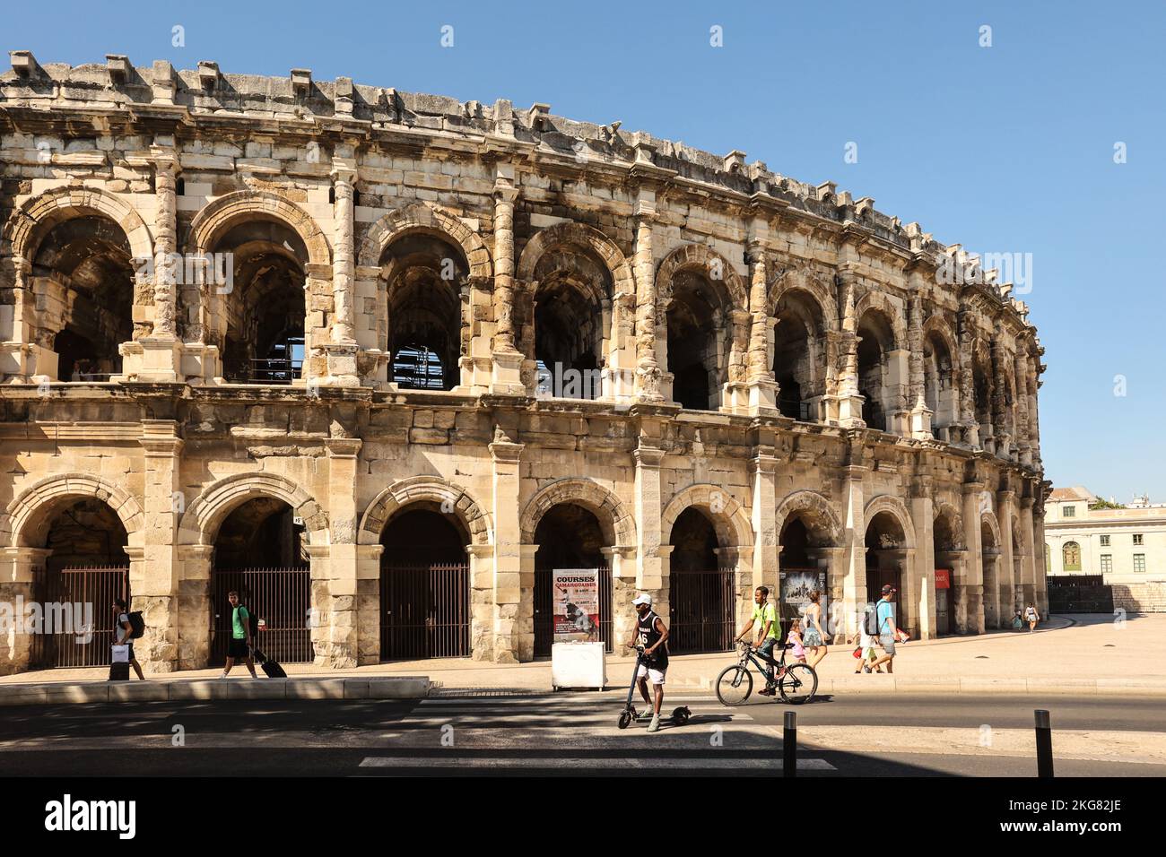 Römisch,Amphitheater von Nîmes,Arènes de Nîmes,Arena,kolosseum,erhalten,Struktur,antik,Gebäude,in,Zentrum,von,Nimes,Languedoc,Region,beliebt,Tourist,Lage,mit,vielen,Attraktionen,einschließlich,beeindruckend,Les Arenas,römisch,Amphitheater,und,Maison Carrée,Südfrankreich,Frankreich,Franzosen,August,europäische,alte,Gladiatoren,Sommer,alte,europäische,Gladiatoren, Stockfoto