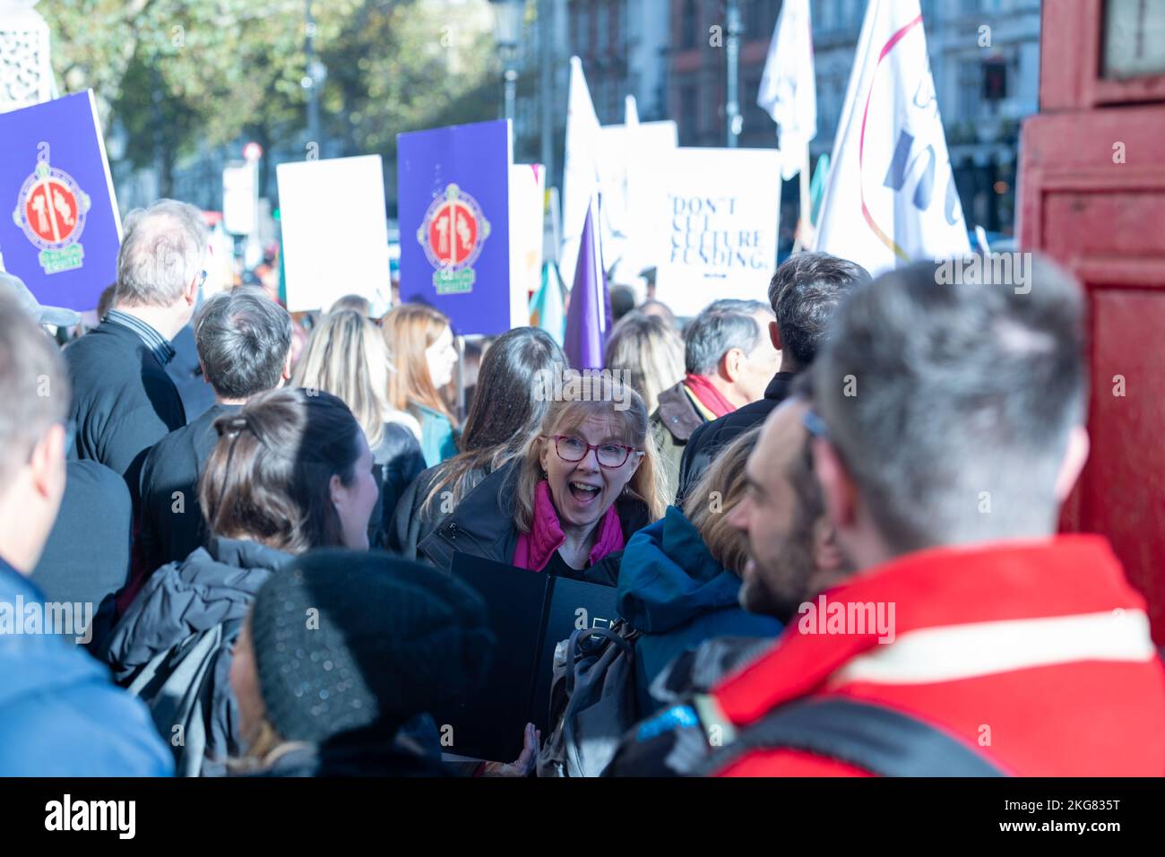 London, Großbritannien. 22.. November 2022. Demonstration vor der Abteilung für Kulturmedien und Sport gegen Kürzungen im Kunstbudget Kredit: Ian Davidson/Alamy Live News Stockfoto
