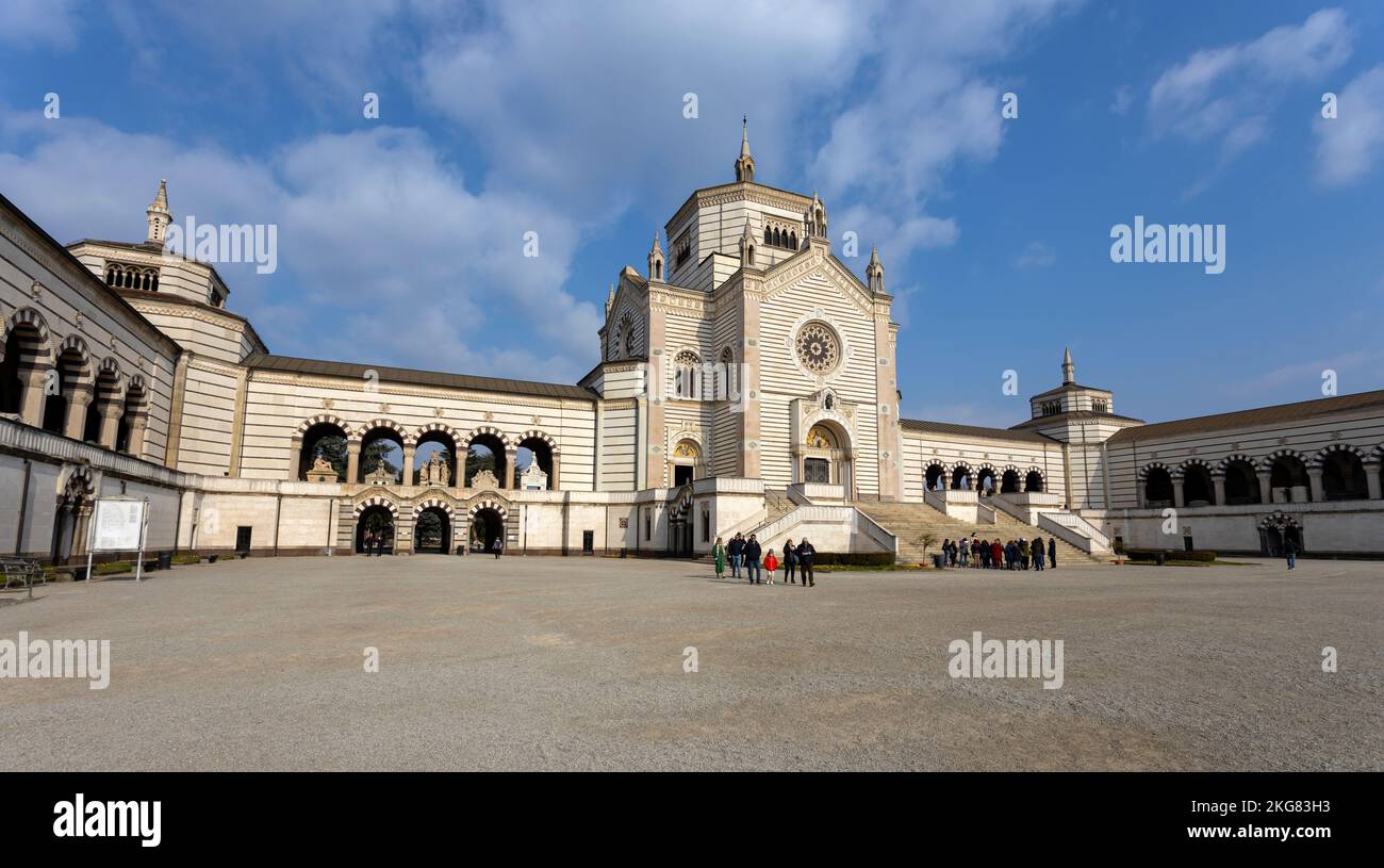 MAILAND, ITALIEN, 5. MÄRZ 2022 - Blick auf den monumentalen Friedhof von Mailand, Italien Stockfoto