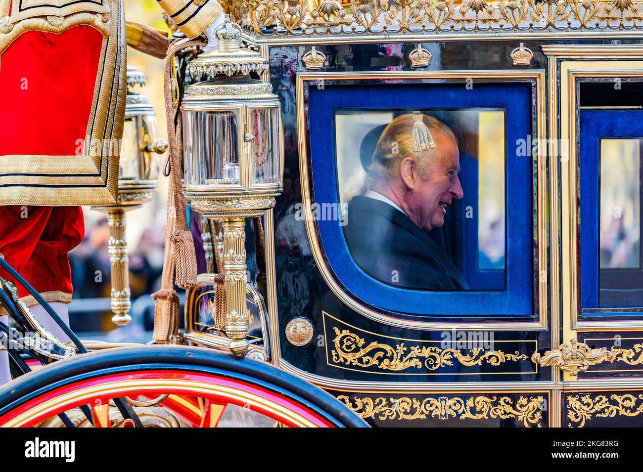 London, Großbritannien. 22.. November 2022. König Charles und der Queen Consort, Camilla, heißen den südafrikanischen Präsidenten Cyril Ramaphosa formell bei der Parade zum Königlichen Pavillon auf der Horse Guards willkommen und fahren dann gemeinsam die Mall hinunter zum Buckingham Palace. Kredit: Guy Bell/Alamy Live Nachrichten Stockfoto