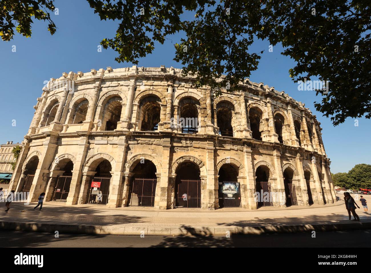 Römisch,Amphitheater von Nîmes,Arènes de Nîmes,Arena,kolosseum,erhalten,Struktur,antik,Gebäude,in,Zentrum,von,Nimes,Languedoc,Region,beliebt,Tourist,Lage,mit,vielen,Attraktionen,einschließlich,beeindruckend,Les Arenas,römisch,Amphitheater,und,Maison Carrée,Südfrankreich,Frankreich,Franzosen,August,europäische,alte,Gladiatoren,Sommer,alte,europäische,Gladiatoren, Stockfoto