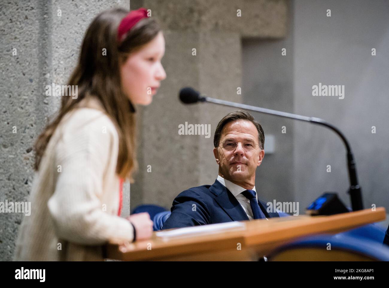 DEN HAAG - Premierminister Mark Rutte während der Kinderfragestunde mit Kindern der Grundschulgruppen 7 und 8 im Repräsentantenhaus. ANP BART MAAT niederlande Out - belgien Out Stockfoto