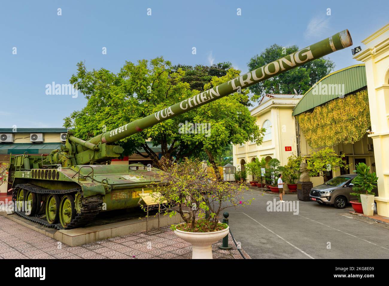 Ein selbstfahrender Haubitzer der US Army aus dem M107. Jahrhundert aus dem Vietnamkrieg im Vietnam Military History Museum in Hanoi, Vietnam Stockfoto