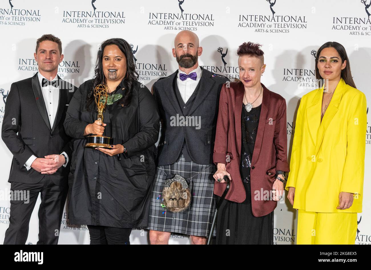 21. November 2022, New York, New York, USA: Craig Gainsborough-Waring, Gast, Max Currie, Cole Meyers, Nilam Farooq besuchen den Presseraum 50. der International Emmy Awards im Hilton Hotel (Foto: © Lev Radin/Pacific Press via ZUMA Press Wire) Stockfoto
