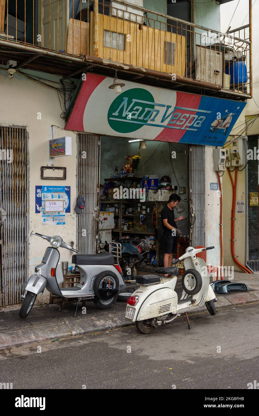 Vietnamesische Motorradgarage in Hanoi Stockfoto