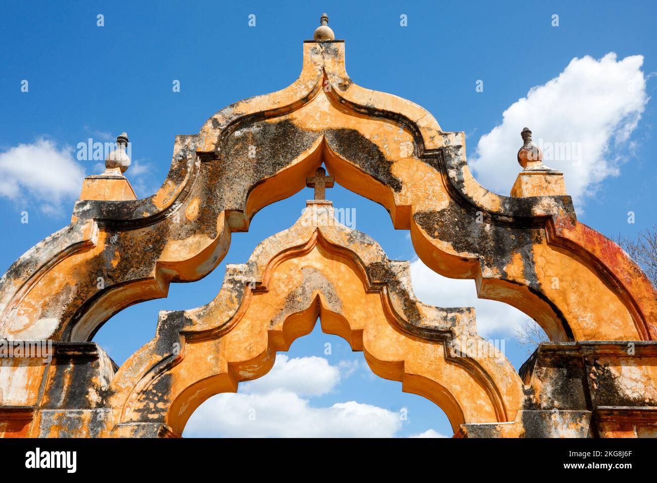 Mexiko, Yucatan, architektonische Details des alten Bogens, die 1000 Rinder repräsentieren Stockfoto