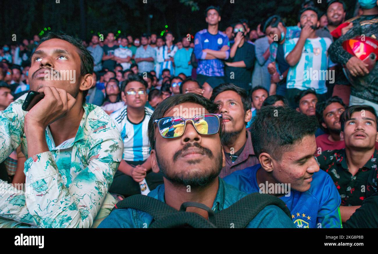 Fans feiern das Fußballspiel der FIFA-Weltmeisterschaft Stockfoto