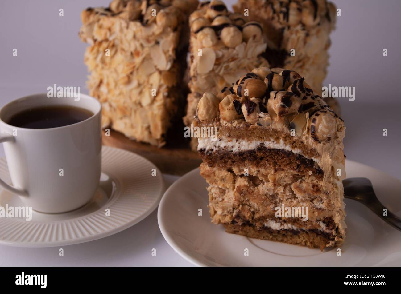 Nahaufnahme eines Kuchens und einer Tasse Kaffee Stockfoto