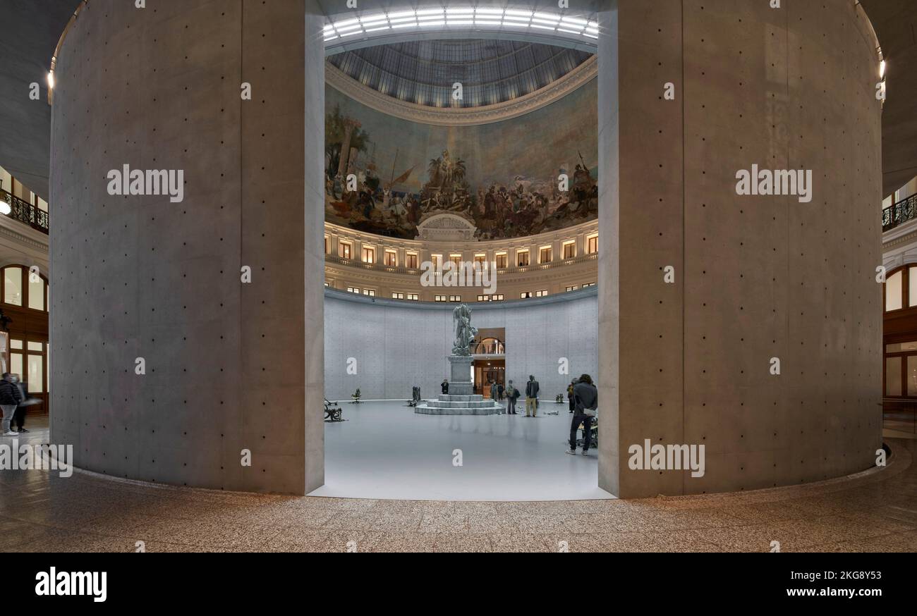 Hauptraum vom Erdgeschoss. Bourse de Commerce, Paris, Frankreich. Architekt: Tadao Ando , 2021. Stockfoto