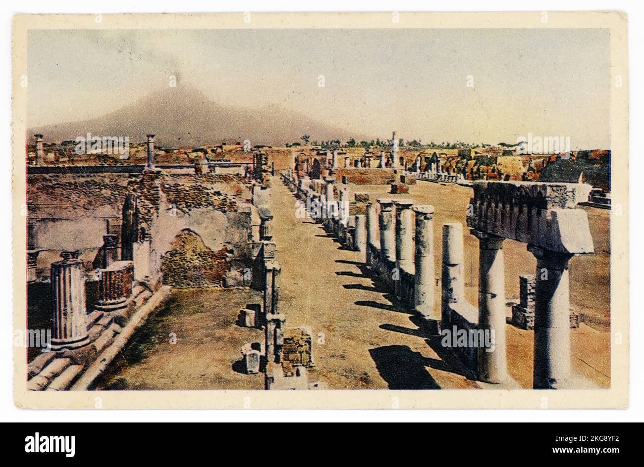 Postkarte mit Gesamtansicht des Forums von Pompeji im Jahr 1952 Stockfoto
