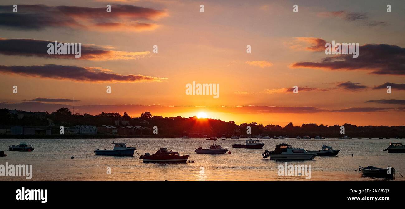 Boote bei Sonnenuntergang auf dem Fluss Slaney, Wexford Town, Irland, Osten Stockfoto