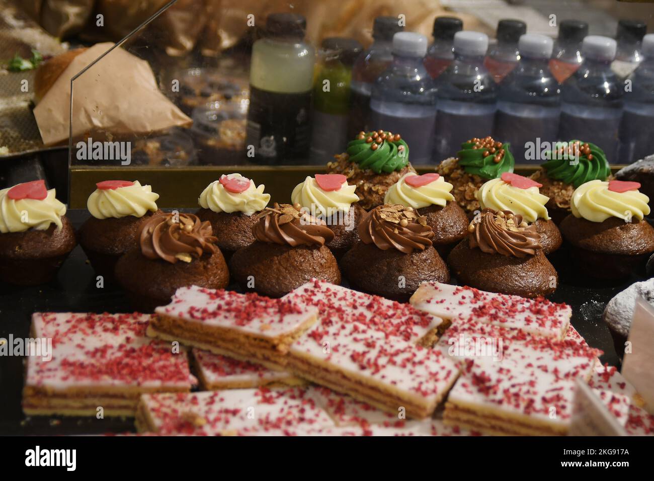 Kopenhagen/Dänemark/22. November 2022/ verschiedene Kuchen in der Bäckerei oder Bäckerei in der dänischen Hauptstadt. (Foto. Francis Joseph Dean/Dean Pictures. Stockfoto