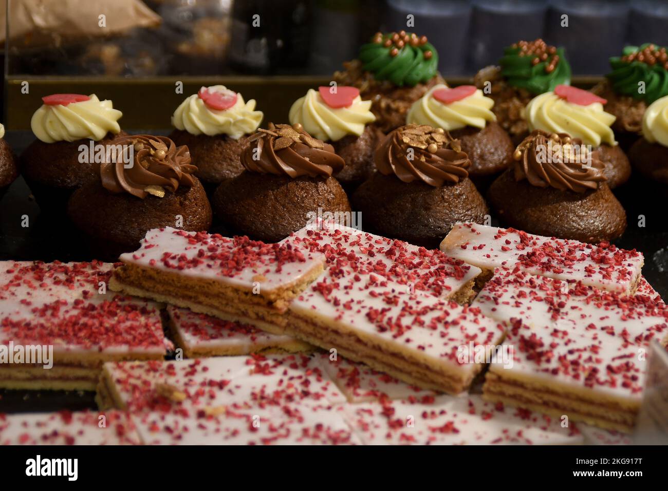 Kopenhagen/Dänemark/22. November 2022/ verschiedene Kuchen in der Bäckerei oder Bäckerei in der dänischen Hauptstadt. (Foto. Francis Joseph Dean/Dean Pictures. Stockfoto