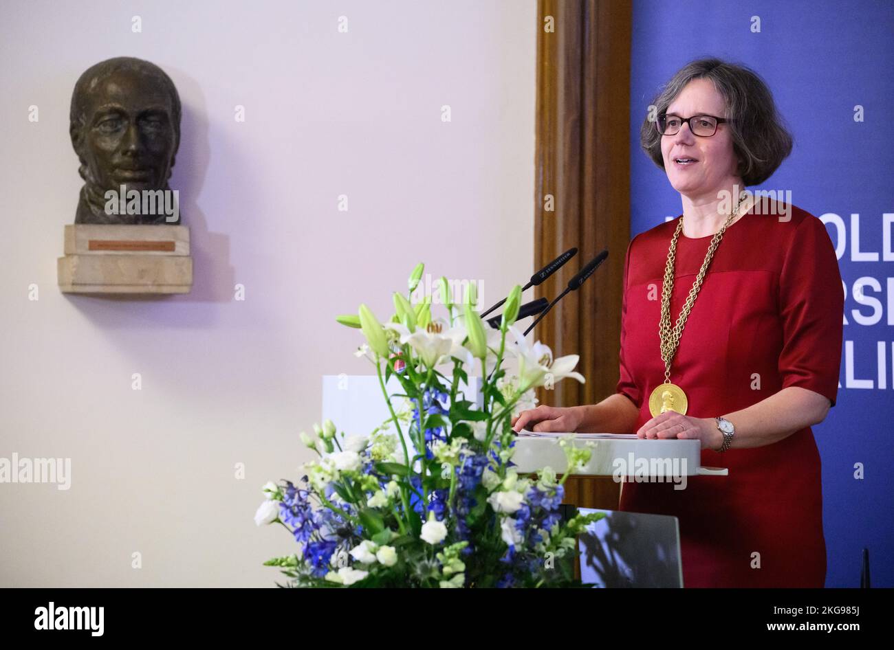 Berlin, Deutschland. 22.. November 2022. Julia von Blumenthal, Präsidentin der Humboldt-Universität zu Berlin (HU), spricht während ihrer Amtseinführung an der Humboldt-Universität. Der neue Präsident hat bereits am 01.10.2022 sein Amt angetritt. Sie wird nun während einer feierlichen Einweihung offiziell ins Amt aufgenommen. Quelle: Bernd von Jutrczenka/dpa/Alamy Live News Stockfoto