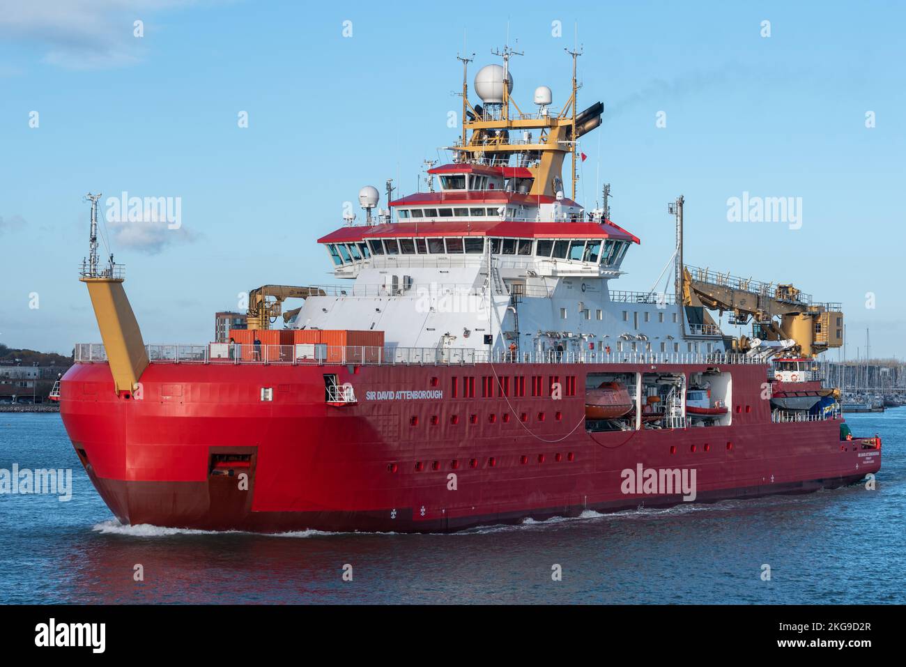 RRS Sir David Attenborough Schiff verlässt Portsmouth Hafen in England auf dem Weg zur Antarktis für Forschung. Stockfoto