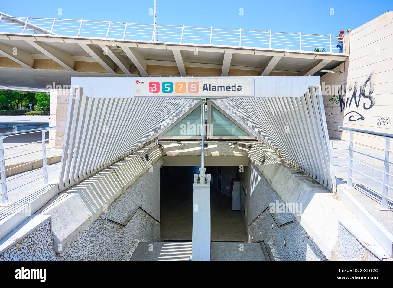 Alameda-Brücke und U-Bahn-Station, Valencia, Spanien, 2022 Stockfoto