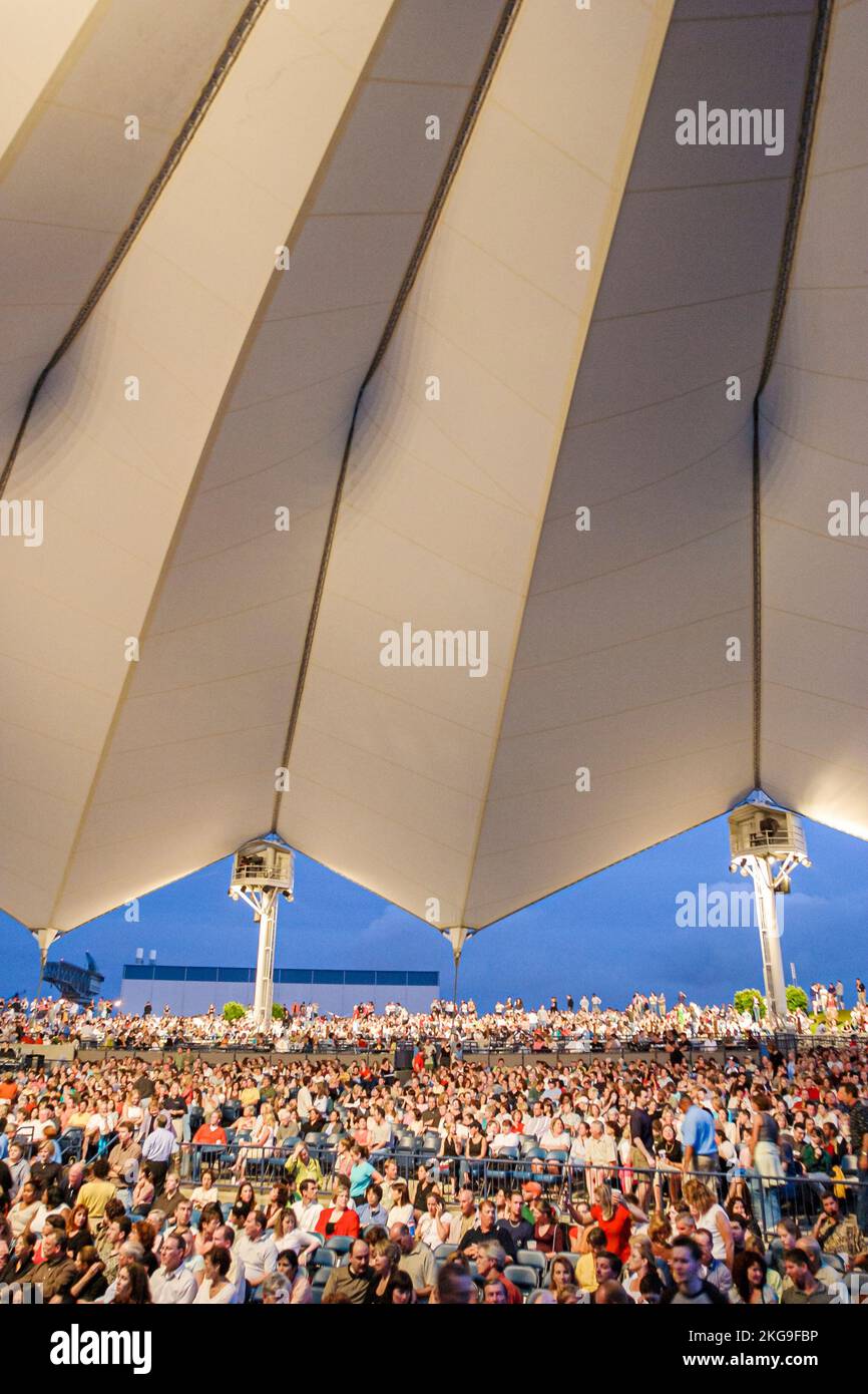 Virginia Portsmouth NTELOS Pavilion im Harbour Center Center, Norah Jones-Konzertshow, Unterhaltungsshow, Publikumsmagnet Stockfoto