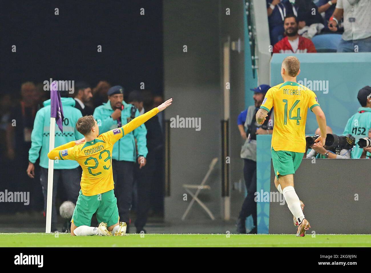 Doha, Katar, 22.. November 2022; Al-Janoub-Stadion, Al-Wakrah, Katar: FIFA Fußball-Weltmeisterschaft, Frankreich gegen Austraia: Craig Goodwin aus Australien, feiert sein Tor für 0-1 in der 9.. Minute Stockfoto