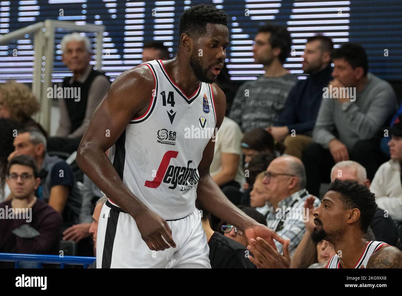 Italienische Basketballmeisterschaft A1 - Dolomiti Energia Trentino vs. Virtus Segafredo Bologna. 20.. November 2022, Trient, Italien Stockfoto