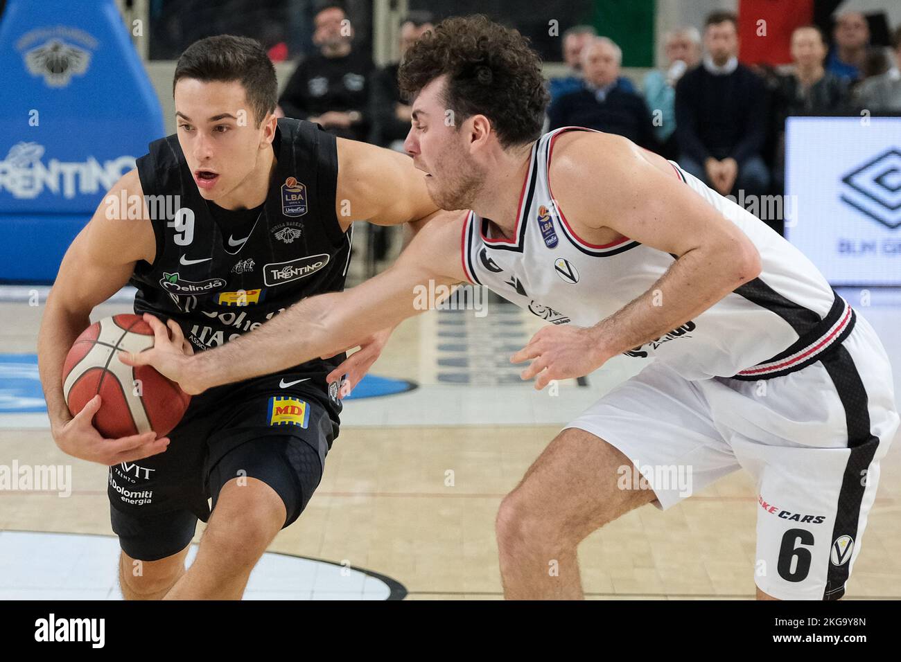 Italienische Basketballmeisterschaft A1 - Dolomiti Energia Trentino vs. Virtus Segafredo Bologna. 20.. November 2022, Trient, Italien Stockfoto