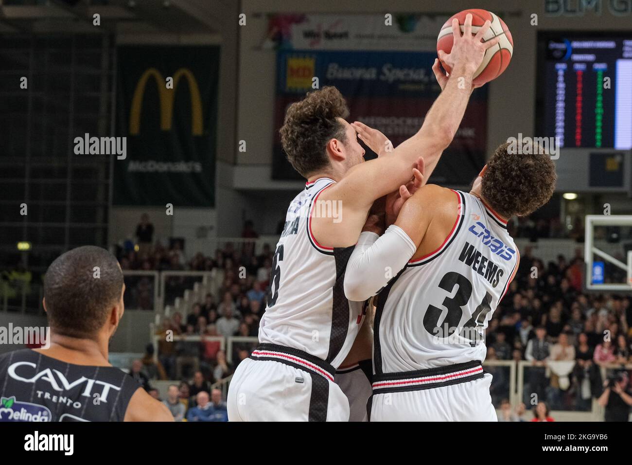 Italienische Basketballmeisterschaft A1 - Dolomiti Energia Trentino vs. Virtus Segafredo Bologna. 20.. November 2022, Trient, Italien Stockfoto