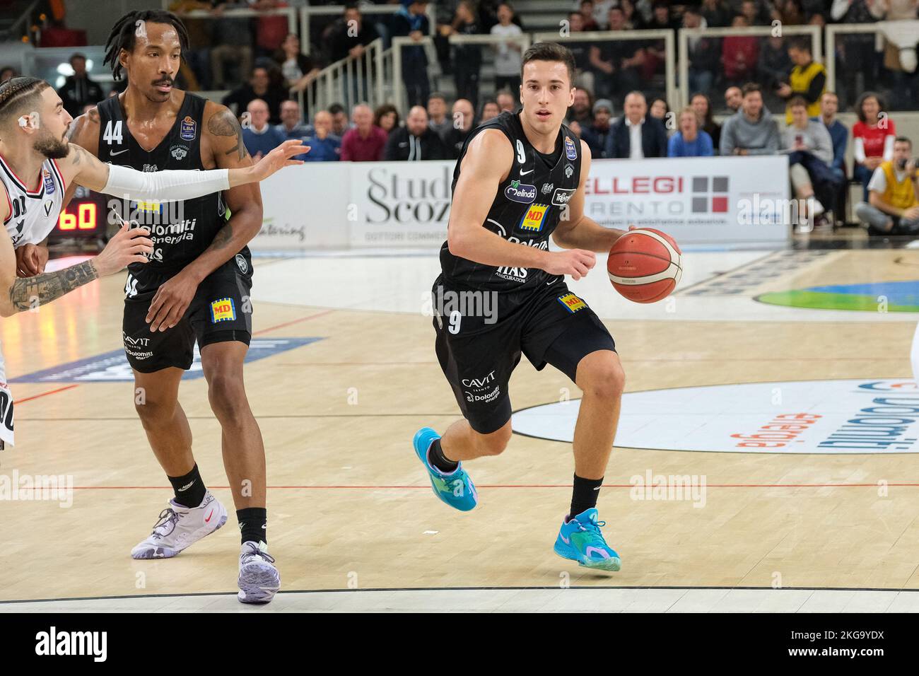 Italienische Basketballmeisterschaft A1 - Dolomiti Energia Trentino vs. Virtus Segafredo Bologna. 20.. November 2022, Trient, Italien Stockfoto