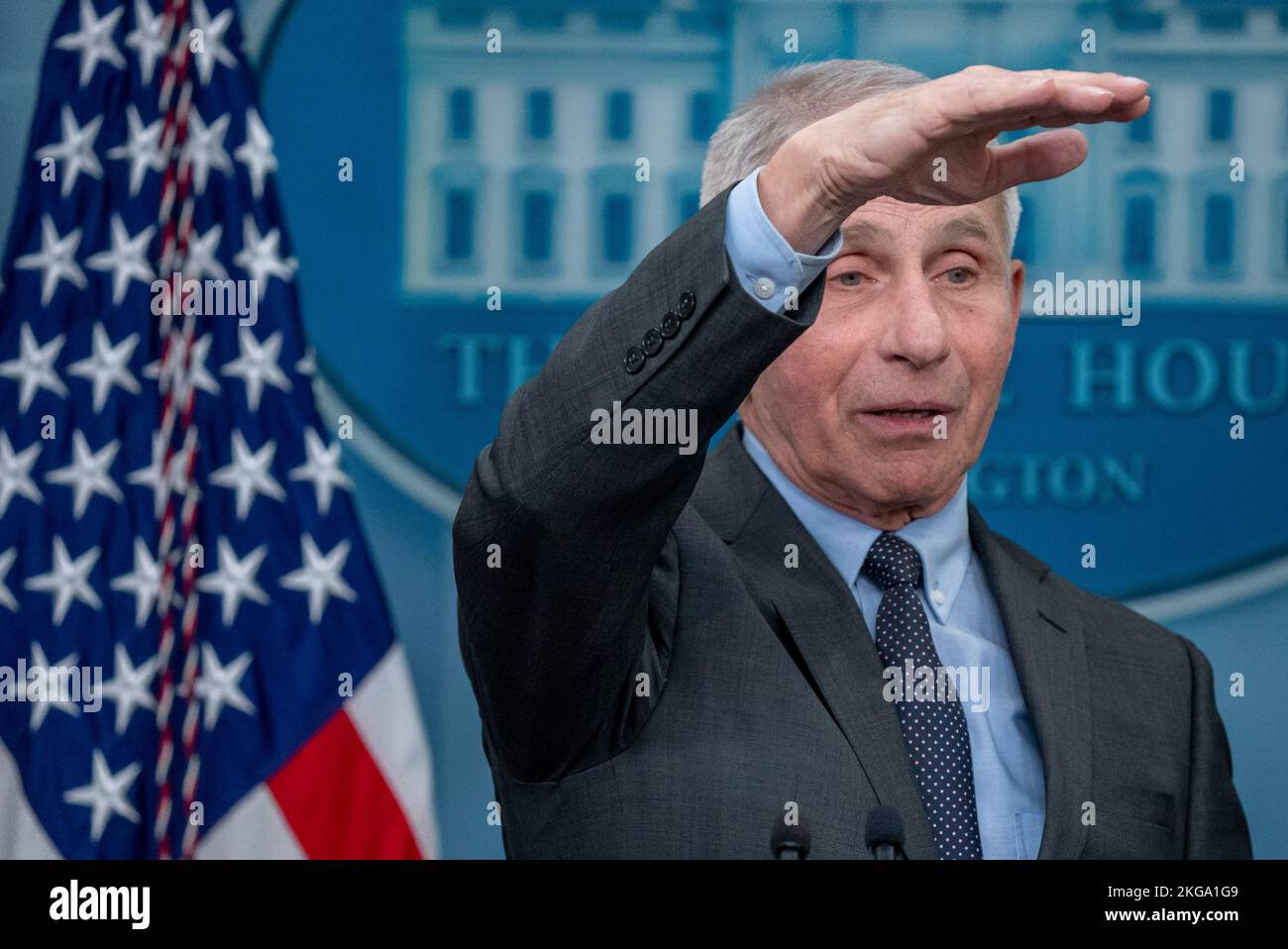 Washington, Vereinigte Staaten. 22.. November 2022. Dr. Anthony Fauci, Chief Medical Advisor des Präsidenten der Vereinigten Staaten, spricht am Dienstag, den 22. November 2022, beim täglichen Briefing im Weißen Haus in Washington, DC. Quelle: Ken Cedeno/Pool via CNP/dpa/Alamy Live News Stockfoto