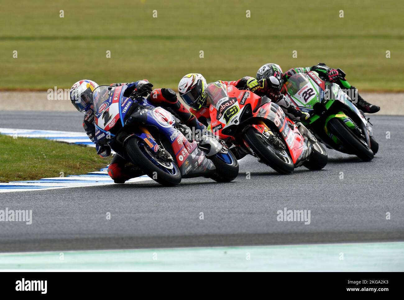 Melbourne, Australien. 19. November 2022. Abbildung von links nach rechts: Ausscheidender Weltmeister Toprak Razgatlioglu aus der Türkei, 2022 Champion Alvaro Bautista o Stockfoto