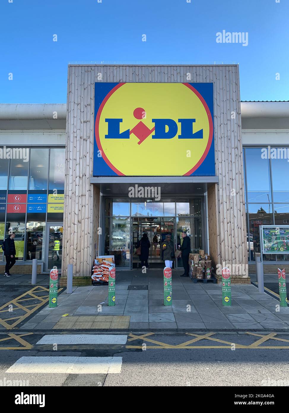 Slough, Großbritannien. 22.. November 2022. Ein LidlLaden in Slough