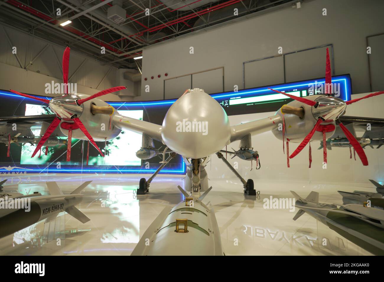 Bayraktar AKINCI SAHA EXPO, Mini Smart Munitions MAM-L, MAM-C, Cirit, L-UMTAS, Bozok, MK-81, MK-82, MK-83 (JDAM), Flügelgestützte G. Bombe Stockfoto