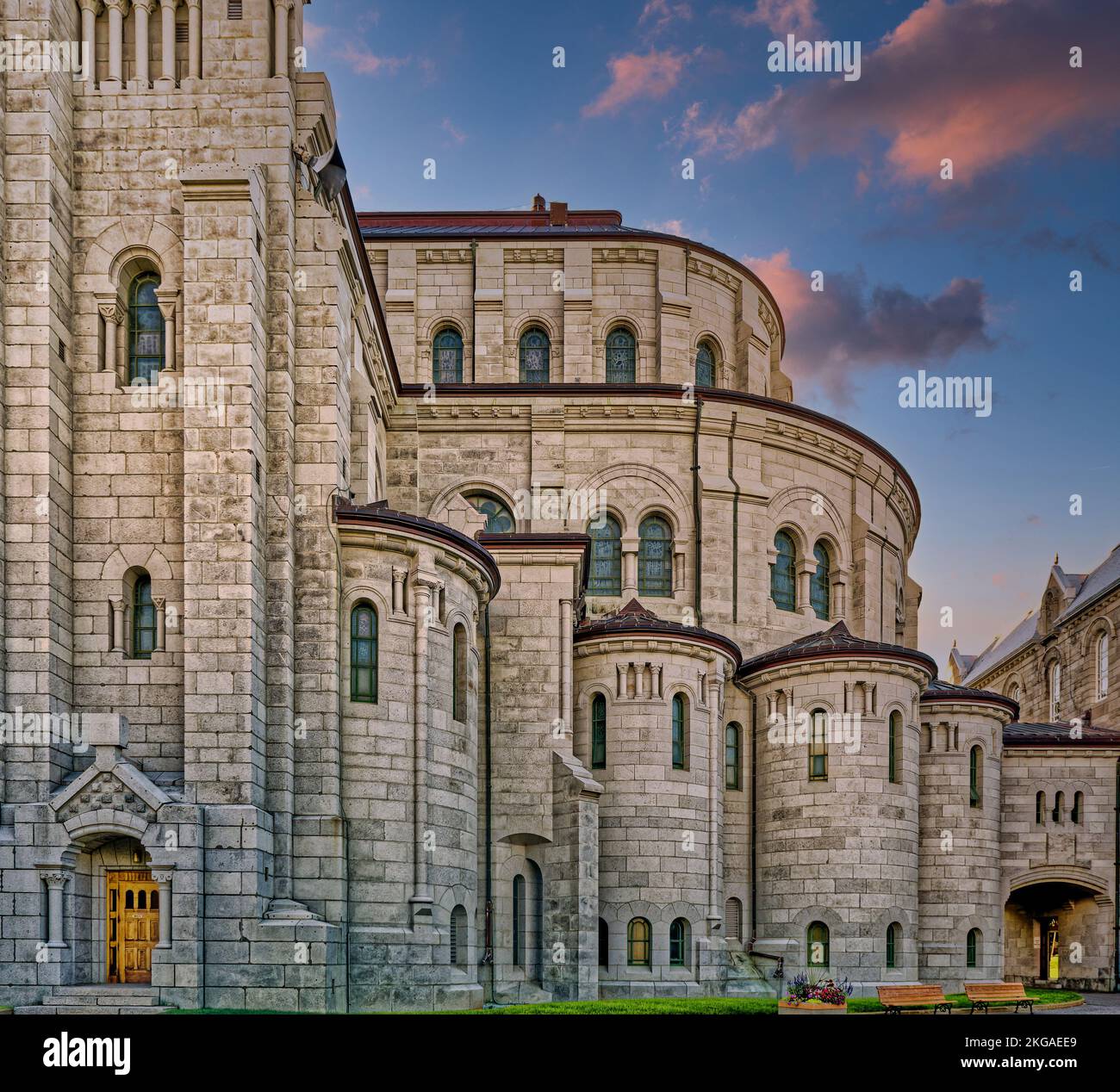 QUEBEC CITY, KANADA - 5. September 2022: Die Basilika Sainte-Anne-de-Beaupr liegt am St. Lawrence River östlich von Quebec City, Kanada, und Stockfoto