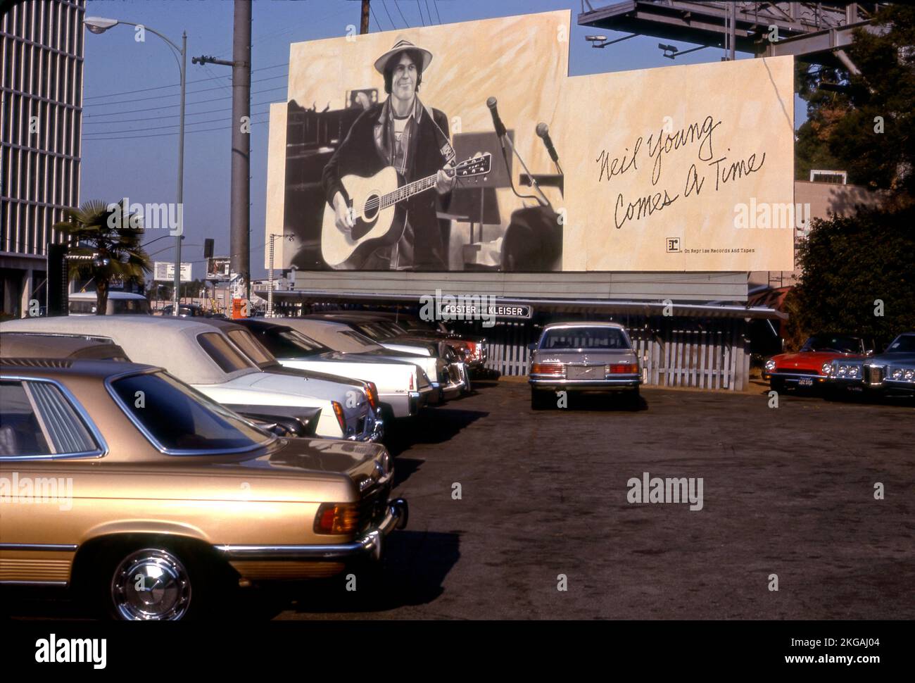 Neil Young Plakatwand für die Platte kommt Eine Zeit auf dem Sunset Strip in Los Angeles, CA, 1979 Stockfoto