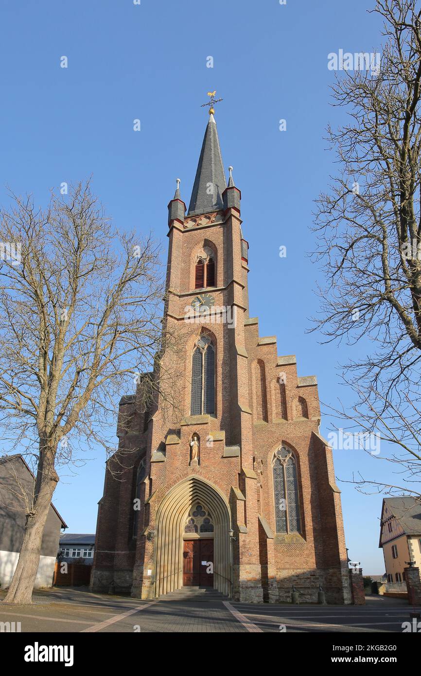 St. Erasmus-Kirche, erbaut 1872, Rheinböllen, Hunsrück, Rheinland-Pfalz, Deutschland, Europa Stockfoto