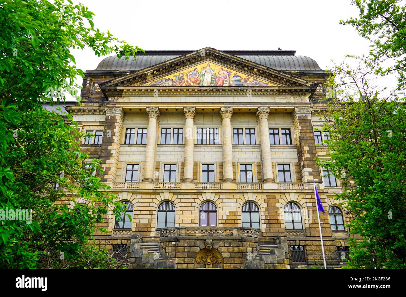 Old historic building -Fotos und -Bildmaterial in hoher Auflösung – Alamy