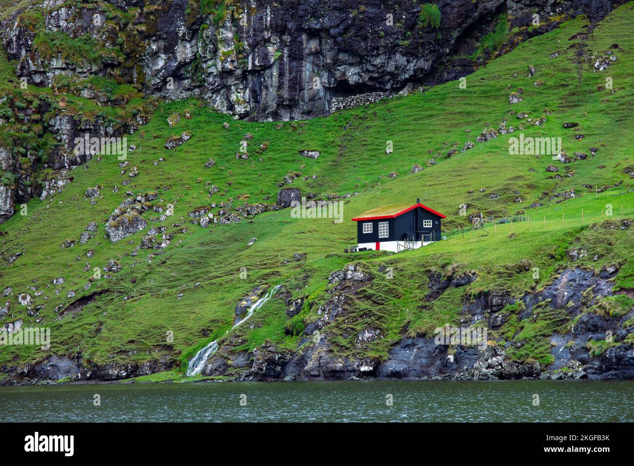 Einsames Haus in saksun Gegend auf den färöern Stockfoto