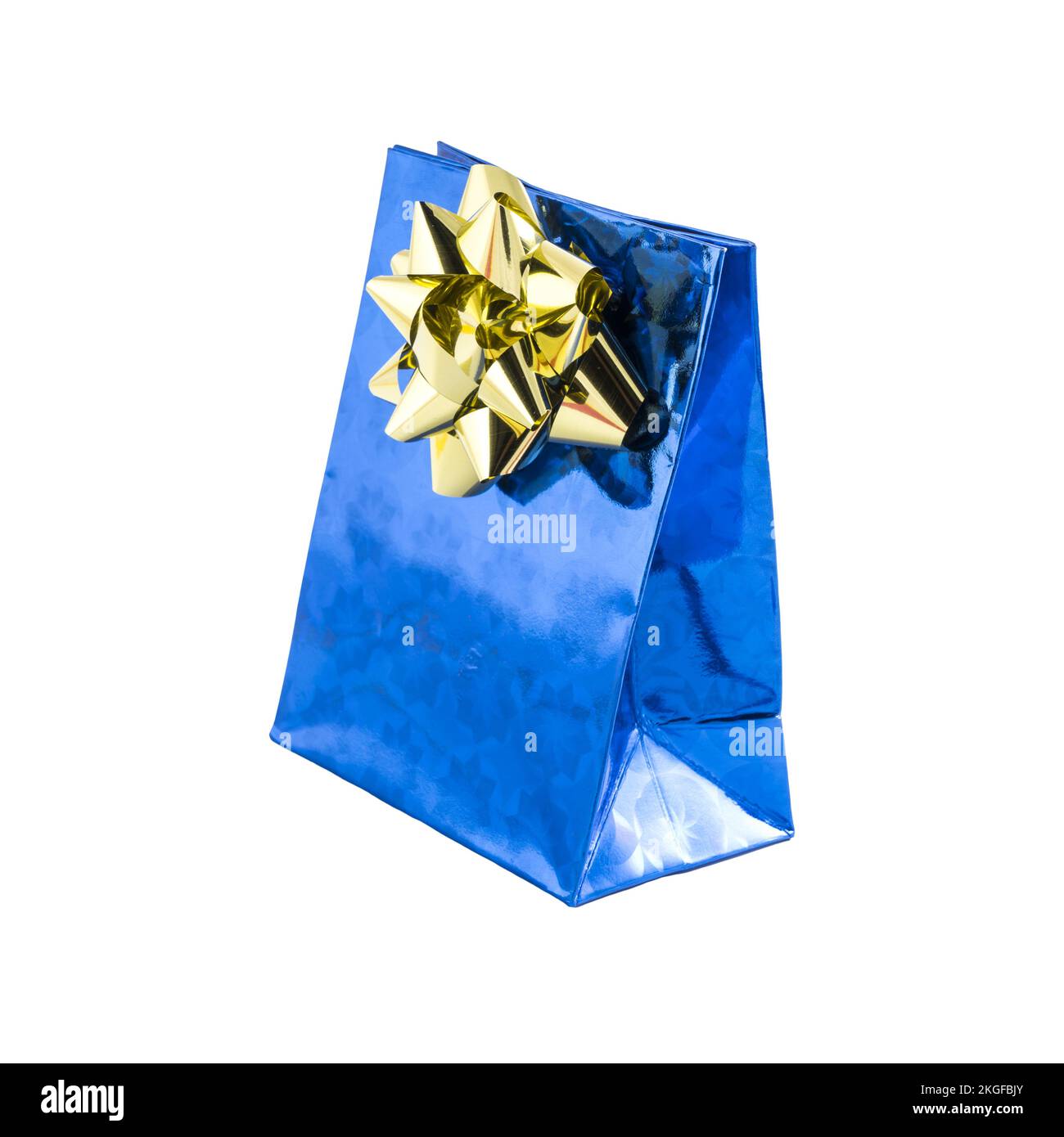 Eine blaue Geschenktasche mit Schleife auf einer transparenten Oberfläche Stockfoto