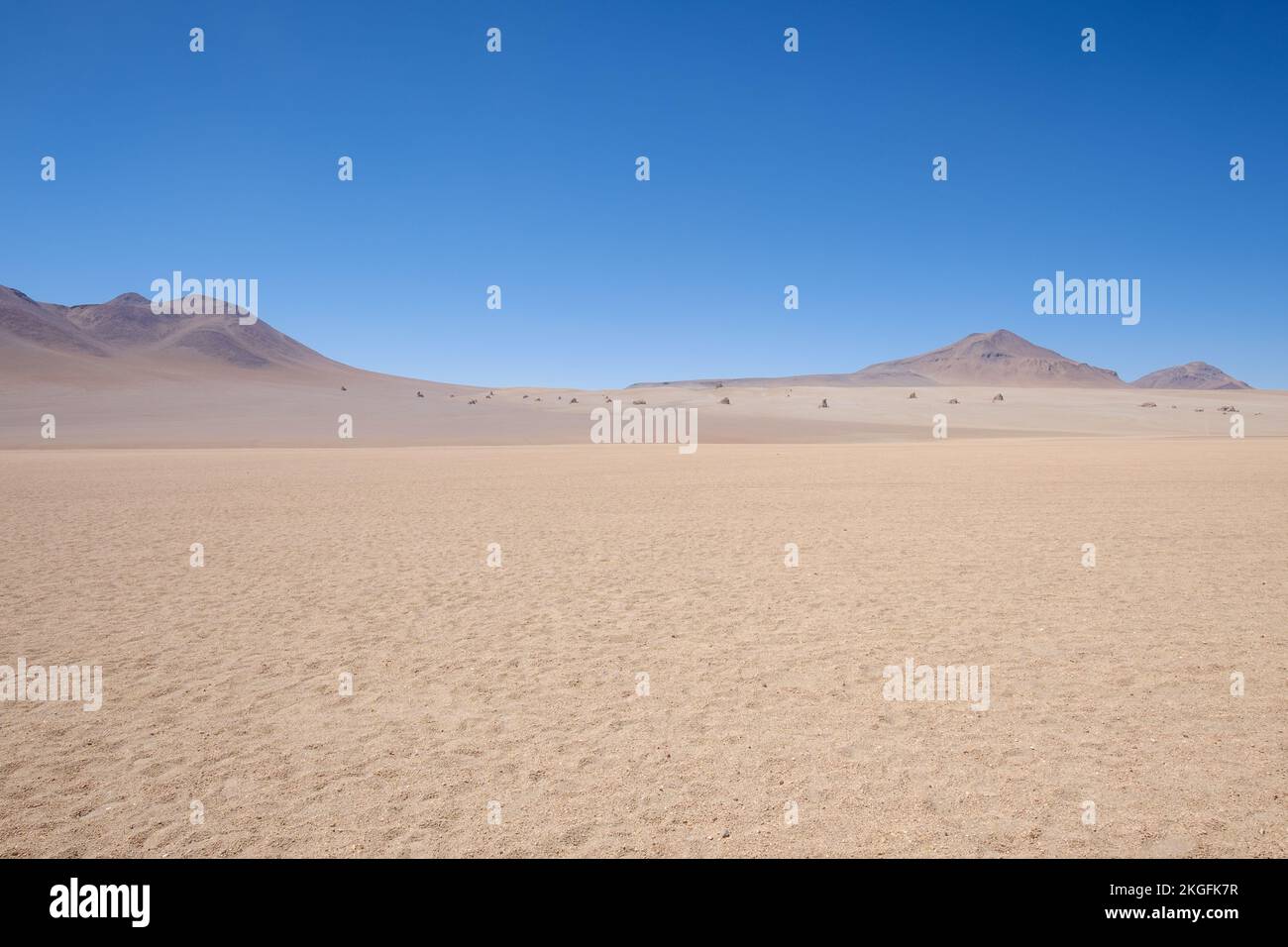 Panoramablick auf die Desierto de Dalí (Dali-Wüste) im Andenschutzgebiet Eduardo Avaroa, Provinz Sur Lípez, Bolivien Stockfoto
