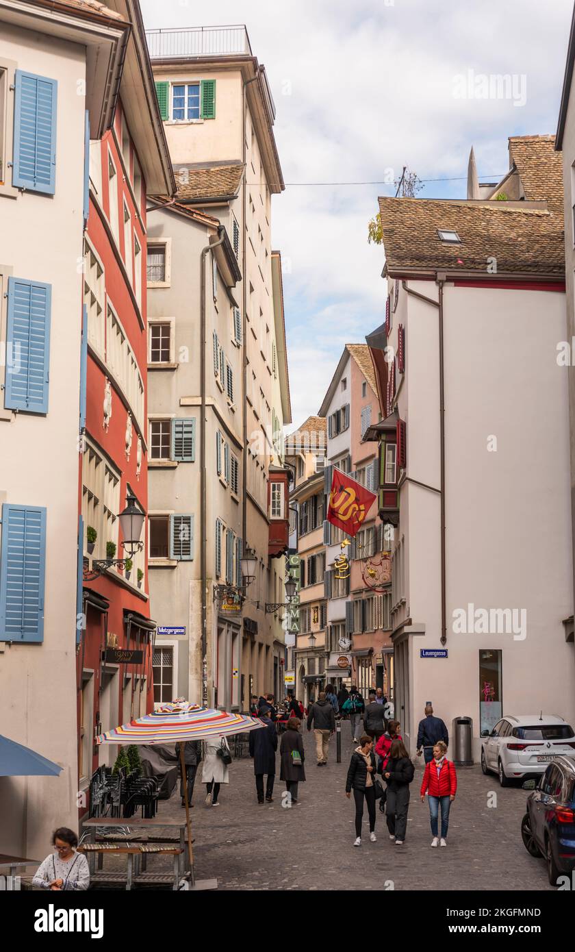 Die Seitenstraßen in der Nähe des Cabaret Voltaire in der Züricher Altstadt, Schweiz Stockfoto