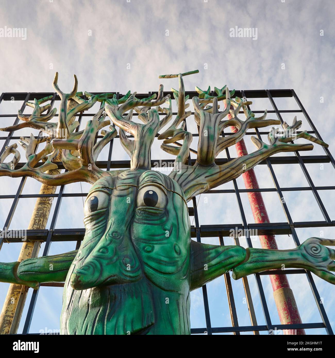 Baum mit Gesicht und Armen in Blackpool Lichtern Stockfoto